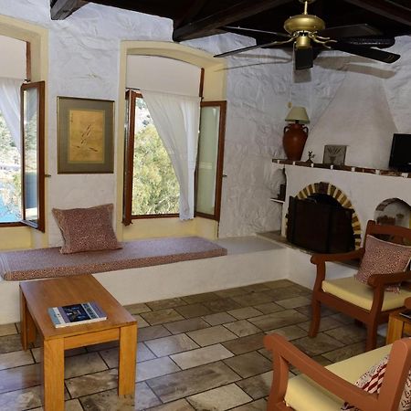 Arbeli House Villa Mandraki  Exteriör bild