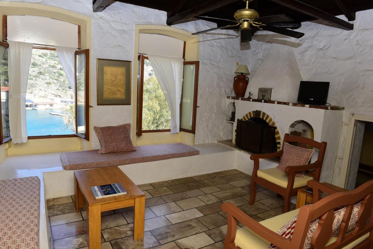 Arbeli House Villa Mandraki  Exteriör bild