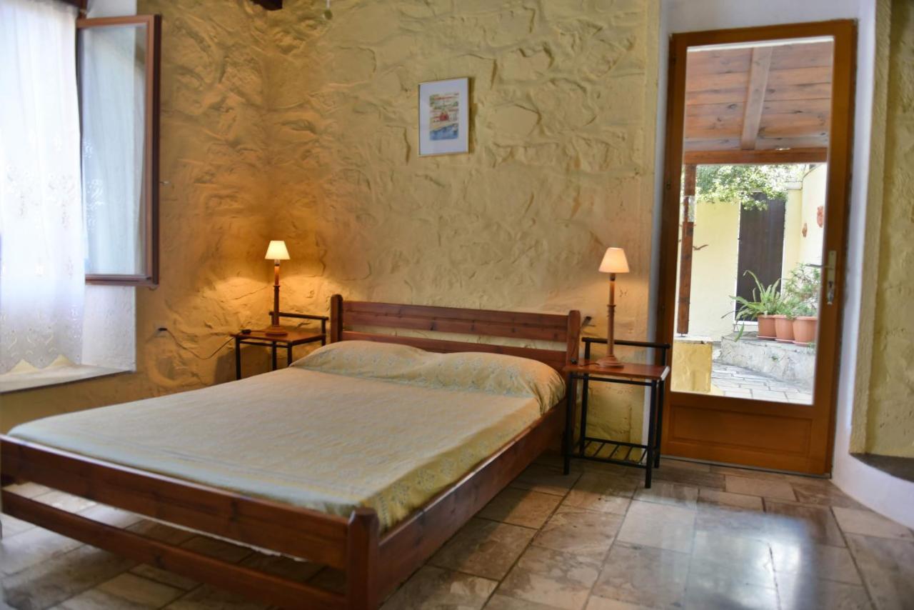 Arbeli House Villa Mandraki  Exteriör bild